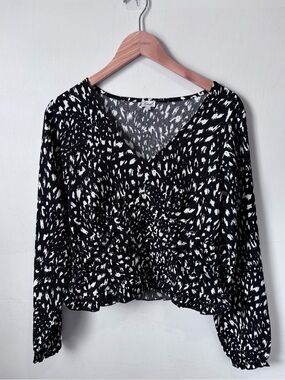 Kismet Abstract Splatter V-Neck Long Sleeve Blouse | Black & White | Size Small